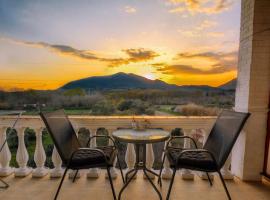 Katerina's Sunset Apartment, hotel in Episkopianá