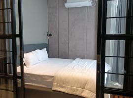 Ohana Suites Yogyakarta, מלון עם חניה בNgabean