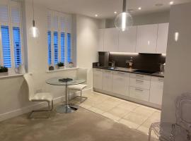 UNRIVALLED LOCATION FIVE STAR WORCESTER APARTMENT, hotel near Worcestershire County Cricket Club, Worcester