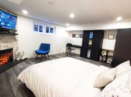 Renovated Guest Suite Near The Lake & High Park in Toronto!, hotel cerca de High Park Subway Station, Toronto