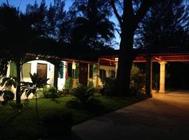 Freedom Shores "La Gringa" Hotel - Universally Designed, Hotel in Isla Aguada