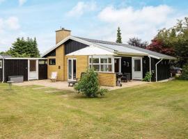 5 person holiday home in Væggerløse-By Traum, hotel v destinaci Bøtø By