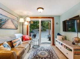 Diamond Sunset Hideaway, hotel with parking in Madrona Beach