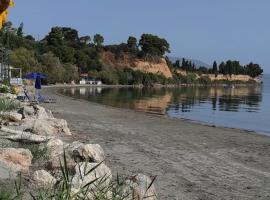Artaki Beach Comfy Apartment, отель в Корони