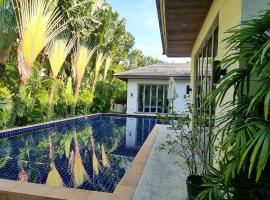 Beautiful villa walking distance from Bangtao Beach, дом для отпуска в городе Пляж Банг Тао
