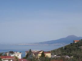 Olindo Apartment e Cristina Apartments, hotel v destinaci Vico Equense