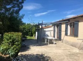 Maison au calme avec parking en petite Camargue