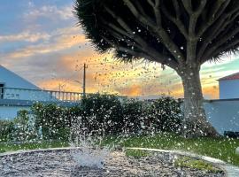 Casa Às Seis, hotel u gradu Angra do Eroismo