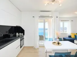 Iris Sea View Apartment - free beach parking
