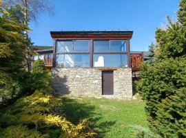 chalet près des pistes avec vue panoramique – domek górski w mieście Les Angles