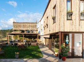 LIRESCA, hotel con estacionamiento en Lires