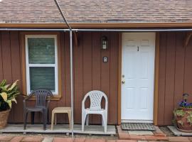Apple Place Room #1, homestay in Miramonte