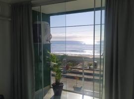 Triplex beira mar Rio das Ostras RJ, maison de vacances à Rio das Ostras