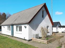 Luxurious Holiday Home in Thyholm with Sauna, family hotel in Thyholm