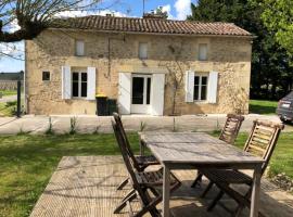 Maison de campagne Chez Georges, Hotel in Saint-Sulpice-de-Pommiers