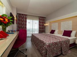 Sunmelia Beach Resort Hotel & Spa-All Inclusive, hotel with pools in Kizilagac