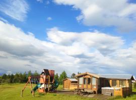 Cosy Cabin by Lake & Woods with Views, hotell i Selfoss