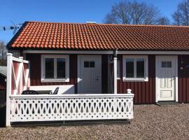 Skattegårdens Gästhus, cottage in Falköping