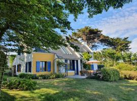 Maison familiale vue mer 8 personnes, villa em Locmaria