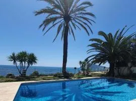 SOLETE - Apartamento con vistas, acceso directo al mar, piscina y parking by Redi