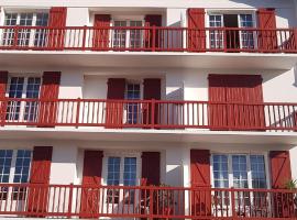 Appartement T3 lumineux et au calme. Wifi,Netflix et parking gratuit., hotel din Hendaye
