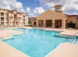 Revived Condo with Pool and 20 minutes from parks