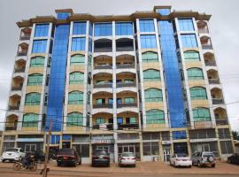 CHRIS COMPLEX - Modern High Rise Mixed Use Luxury Building, feriebolig i Yaoundé