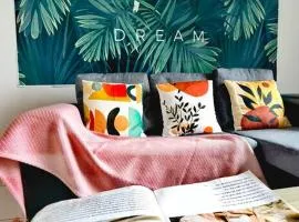 Forest in the Sky 3BR 8pax NETFLIX!! High floor By STAY