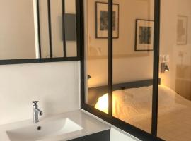 studio moderne et confortable Le nid, hotel near Cholet Train Station, Cholet