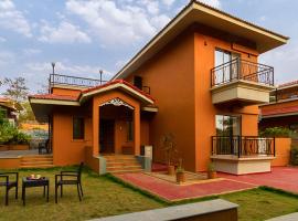StayVista's B-22 Autumn with Private Pool & Terrace, Cottage in Vāda