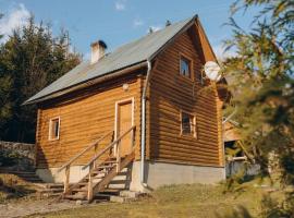 Садиба Віват, cabaña o casa de campo en Oryavchyk