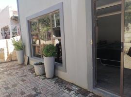 FRANCHISE BENONI GUEST HOUSE, hotel with hot tubs in Benoni