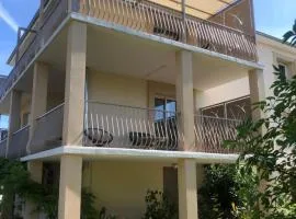 Condrieu et parking voiture vélo 2 ème étage