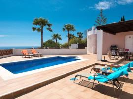 Villa with private pool, mountain and sea views, vakantiehuis in Málaga