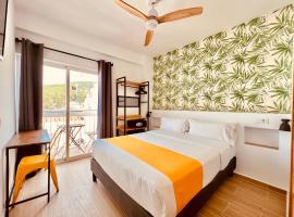 Nanit Rooms Ibiza Hostal, hotel en Santa Eulària des Riu