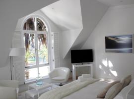 Swakopmund Luxury Suites, вариант жилья у пляжа в Свакопмунде