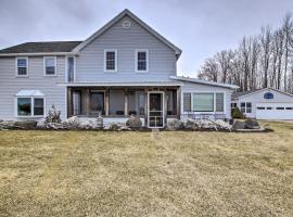 Spacious Sheboygan Home with Grill and Fire Pit!, koča v mestu Sheboygan