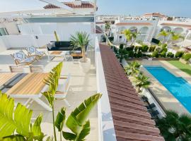 Fortuna Penthouse with roof terrace, AC and pool: Rojales'te bir otel