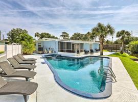 Merritt Island Home with Private Pool and Patio!, hotel cerca de Aeropuerto de Merritt Island - COI, 