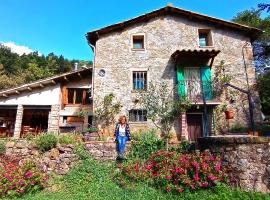 Rural Salut - Cal Peguera, casa de cuento en medio del bosque，Castell del Areny的度假住所