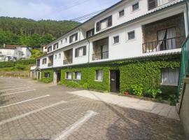 A Serrana, hotel in Geres
