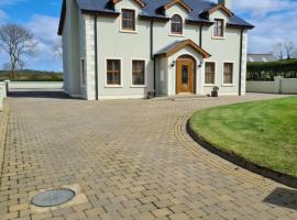 Ballyloskey House, vacation home in Carndonagh