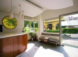 Lemon Tree Hotel, Udyog Vihar, Gurugram, Hotel in Gurgaon