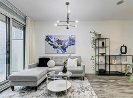 Prime Location - Stunning 2-bdrm Condo, hotel v destinaci Toronto