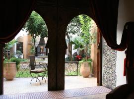 Riad Laaroussa, hotel v mestu Fès