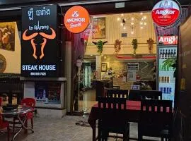 Le Barang Steakhouse & Guesthouse