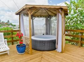 Suite jacuzzi et vue panoramique - BED AND COFFEE AIRPORT, hotel with jacuzzis in Ducos