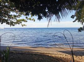 Beach House Dauin for Groups Families at Glamping Dome Beach Resort, hotel i Dauin