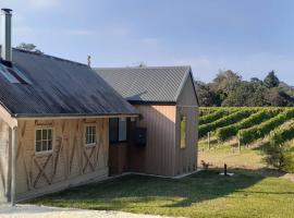 NEST- Luxury Vineyard Accommodation, hotel v destinaci Rowella