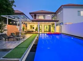 4BD Pool Villa Pattaya with Jacuzzi - Exquisite Pool Villa A